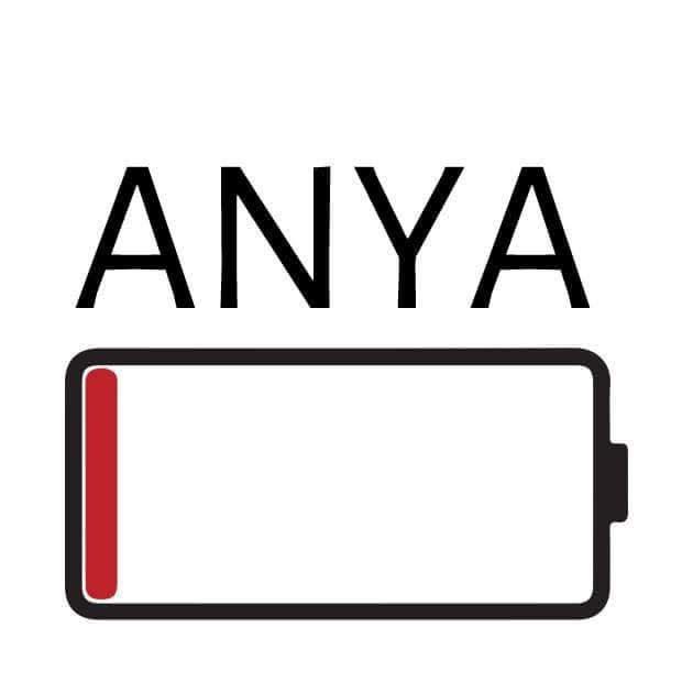 „ANYA” felirat egy majdnem lemerült akkumulátor ikonja fölött